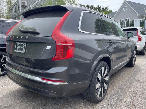 Platinum Grey 2023 Volvo XC90 Recharge Plug-In Hybrid T8 Ultimate 6-Seater