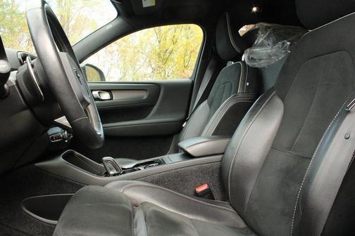 2020 Volvo XC40 T5 R-Design