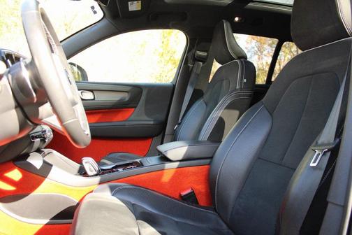 2019 Volvo XC40 T5 R-Design