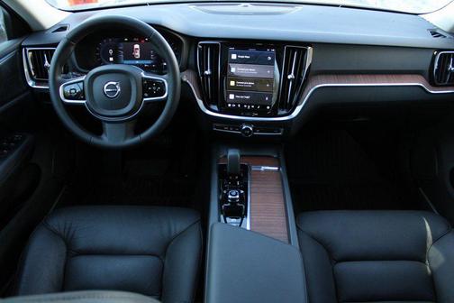 2024 Volvo V60 Cross Country B5 Plus