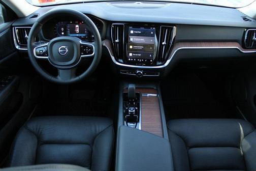 2024 Volvo V60 Cross Country B5 Plus