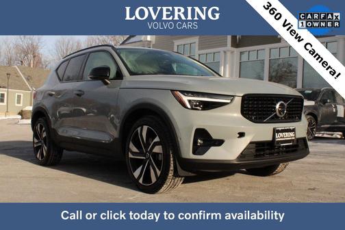 2024 Volvo XC40 B5 Ultimate Dark Theme