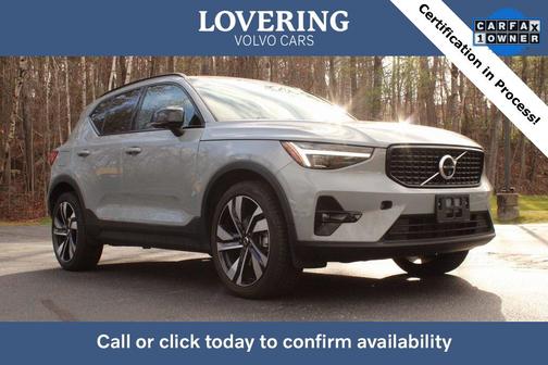 2024 Volvo XC40 B5 Ultimate Dark Theme