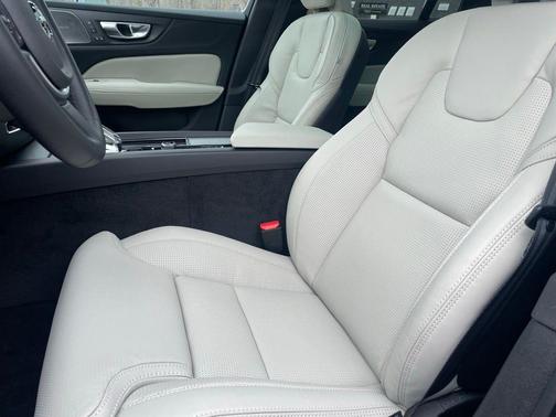 2026 Volvo V60 Cross Country Ultra, B5 AWD Gas (mild hybrid)