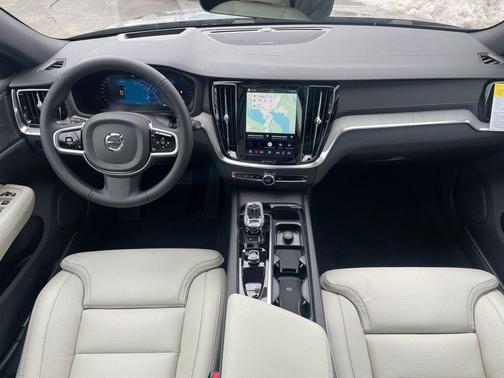 2026 Volvo V60 Cross Country Ultra, B5 AWD Gas (mild hybrid)