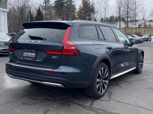 2026 Volvo V60 Cross Country Ultra, B5 AWD Gas (mild hybrid)