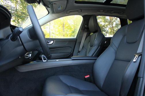 2025 Volvo XC60 B5 Plus