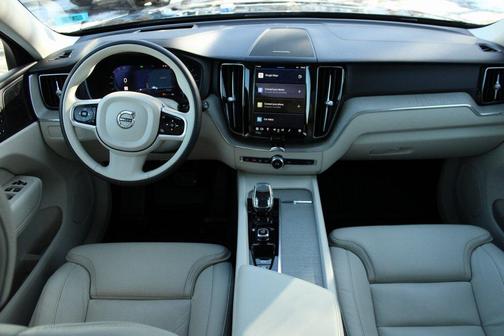 2023 Volvo XC60 B6 Ultimate Dark Theme