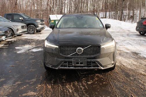 2023 Volvo XC60 B6 Ultimate Dark Theme