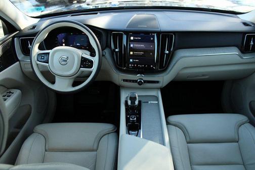 2023 Volvo XC60 B6 Ultimate Dark Theme