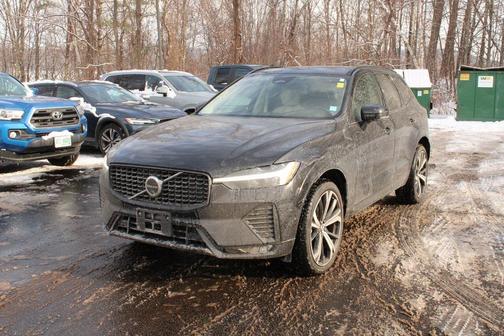 2023 Volvo XC60 B6 Ultimate Dark Theme