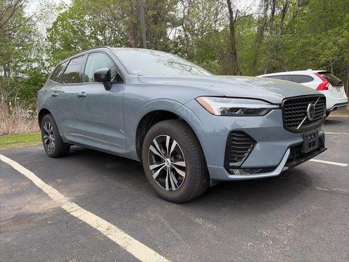 Thunder Grey Metallic 2024 Volvo XC60 B5 Core Dark Theme