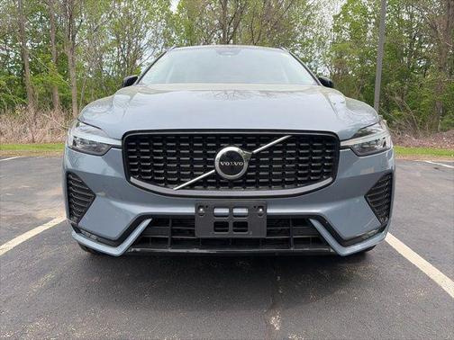 Thunder Grey Metallic 2024 Volvo XC60 B5 Core Dark Theme