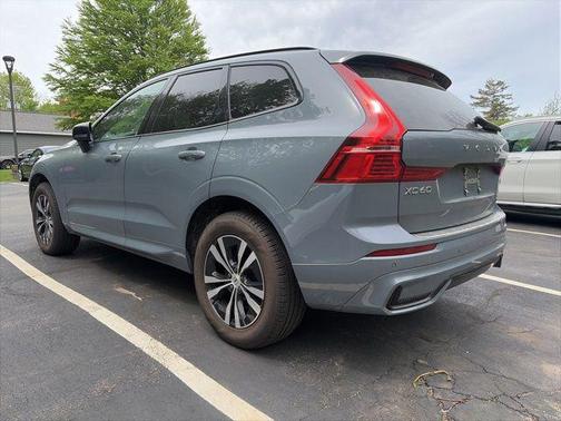 Thunder Grey Metallic 2024 Volvo XC60 B5 Core Dark Theme
