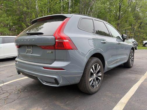 Thunder Grey Metallic 2024 Volvo XC60 B5 Core Dark Theme