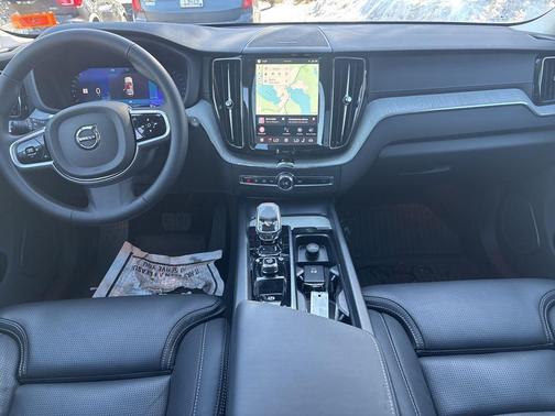 2025 Volvo XC60 B5 Ultra
