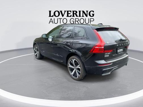 Onyx Black Metallic 2025 Volvo XC60 B5 Ultra