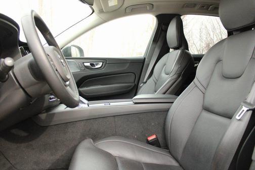 2025 Volvo XC60 B5 Ultra