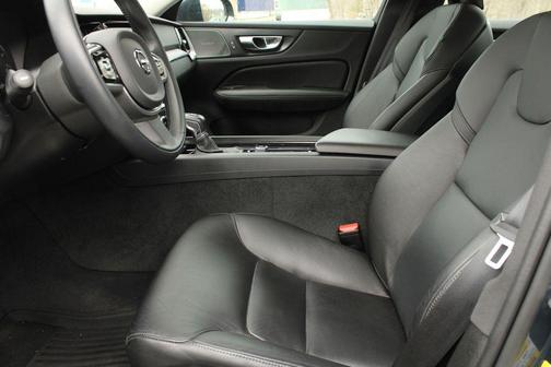 2020 Volvo S60 T6 Momentum