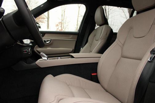 2026 Volvo XC90 B6 Ultra Dark Theme 7-Seater