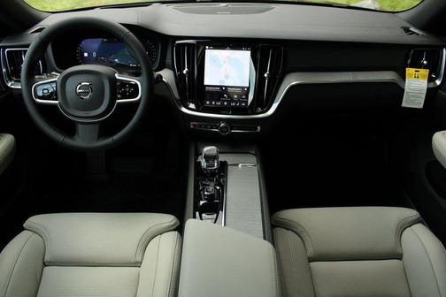 Onyx Black Metallic 2026 Volvo V60 Cross Country B5 Ultra