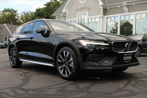 Onyx Black Metallic 2026 Volvo V60 Cross Country B5 Ultra