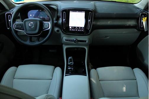 2026 Volvo XC40 B5 Ultra