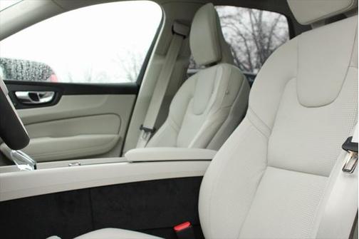 2025 Volvo XC60 Plug-In Hybrid T8 Ultra