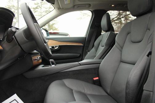 2023 Volvo XC90 B6 Plus 7-Seater