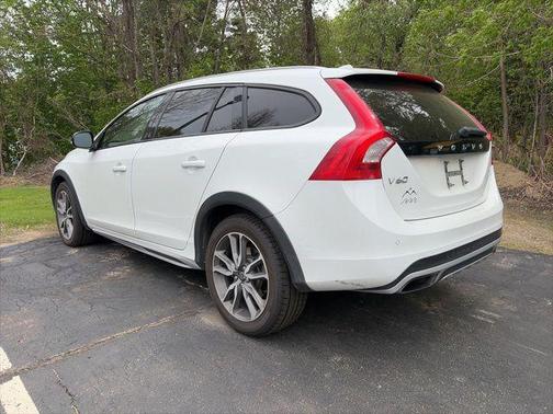 White 2016 Volvo V60 Cross Country T5