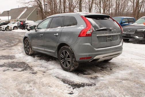 2017 Volvo XC60 T5 Dynamic