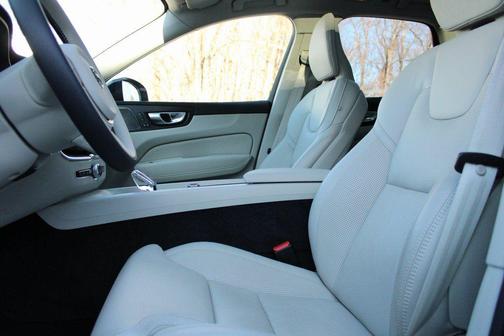 2025 Volvo XC60 Plug-In Hybrid Ultra, T8 AWD Electric/Gasoline, Dark