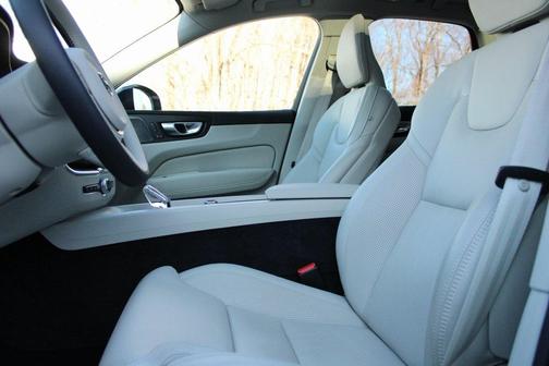 2025 Volvo XC60 Plug-In Hybrid Ultra, T8 AWD Electric/Gasoline, Dark