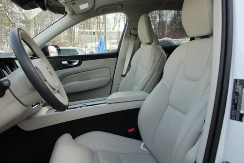 2025 Volvo XC60 Plug-In Hybrid Ultra, T8 AWD Electric/Gasoline, Dark