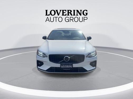 2022 Volvo S60 T5 R-Design