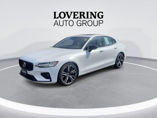 2022 Volvo S60 T5 R-Design
