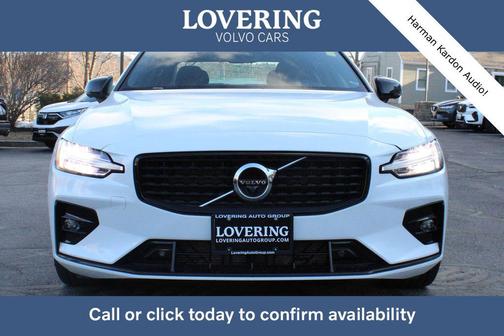 2022 Volvo S60 T5 R-Design