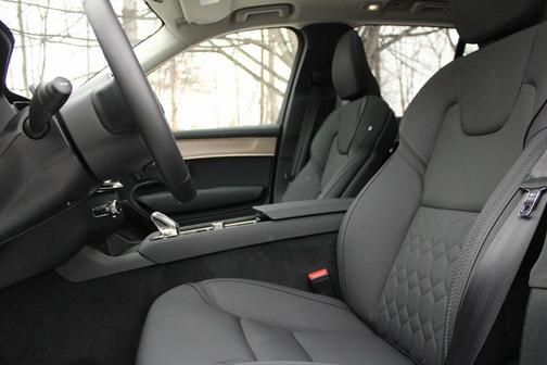 2025 Volvo XC90 B6 Plus 7-Seater