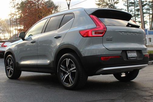 2025 Volvo XC40 B5 Core Bright Theme