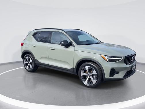 Sage Green Metallic 2024 Volvo XC40 B5 Plus Dark Theme