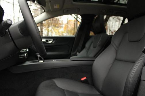 2024 Volvo V60 Cross Country B5 Plus