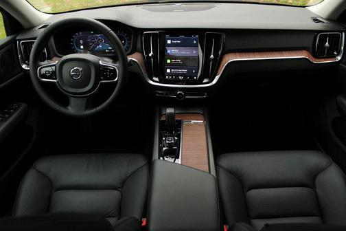 2024 Volvo V60 Cross Country B5 Plus