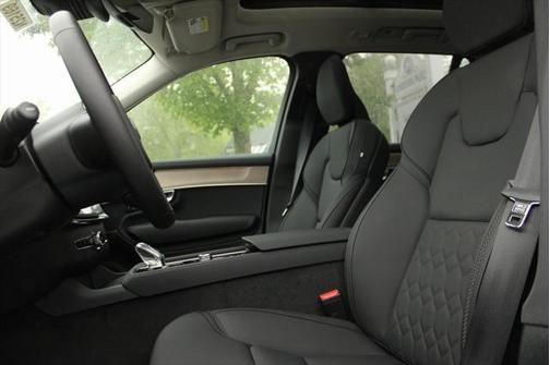 2025 Volvo XC90 Plug-In Hybrid T8 Plus 7-Seater