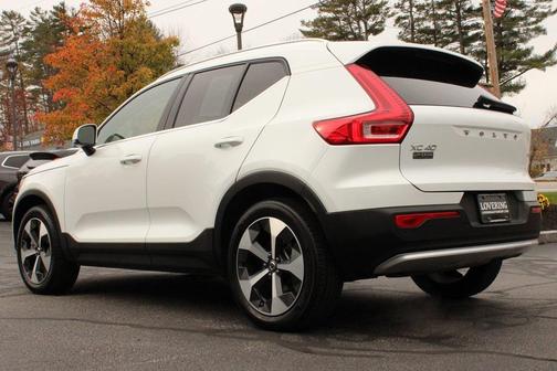 2025 Volvo XC40 B5 Core Bright Theme