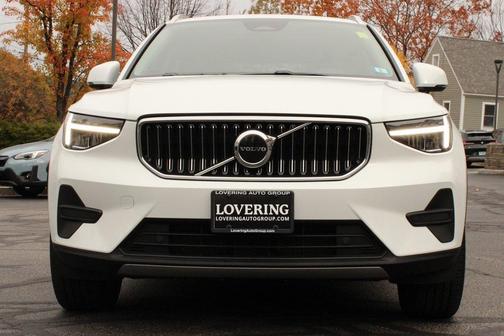 2025 Volvo XC40 B5 Core Bright Theme