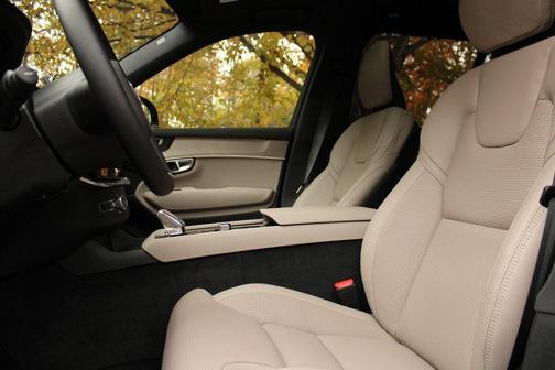 2026 Volvo XC90 B6 Ultra Dark Theme 7-Seater