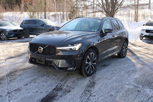 2023 Volvo XC60 B5 Plus Dark Theme