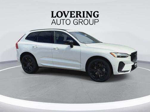 Crystal White Metallic 2026 Volvo XC60 B5 Ultra Black Edition