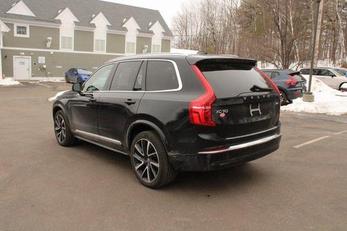 2023 Volvo XC90 B5 Plus