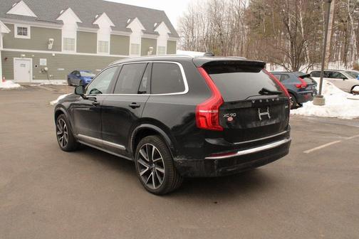 2023 Volvo XC90 B5 Plus